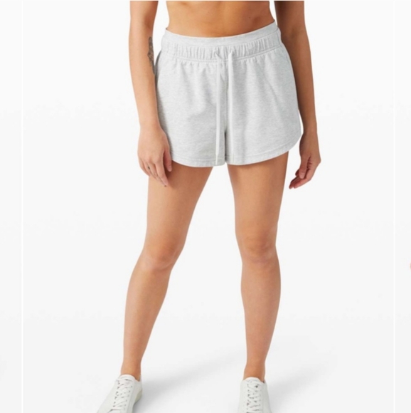 LULULEMON INNER GLOW SHORTS HEATHERED CORE ULTRA LIGHT GREY SIZE 6 - Picture 13 of 13